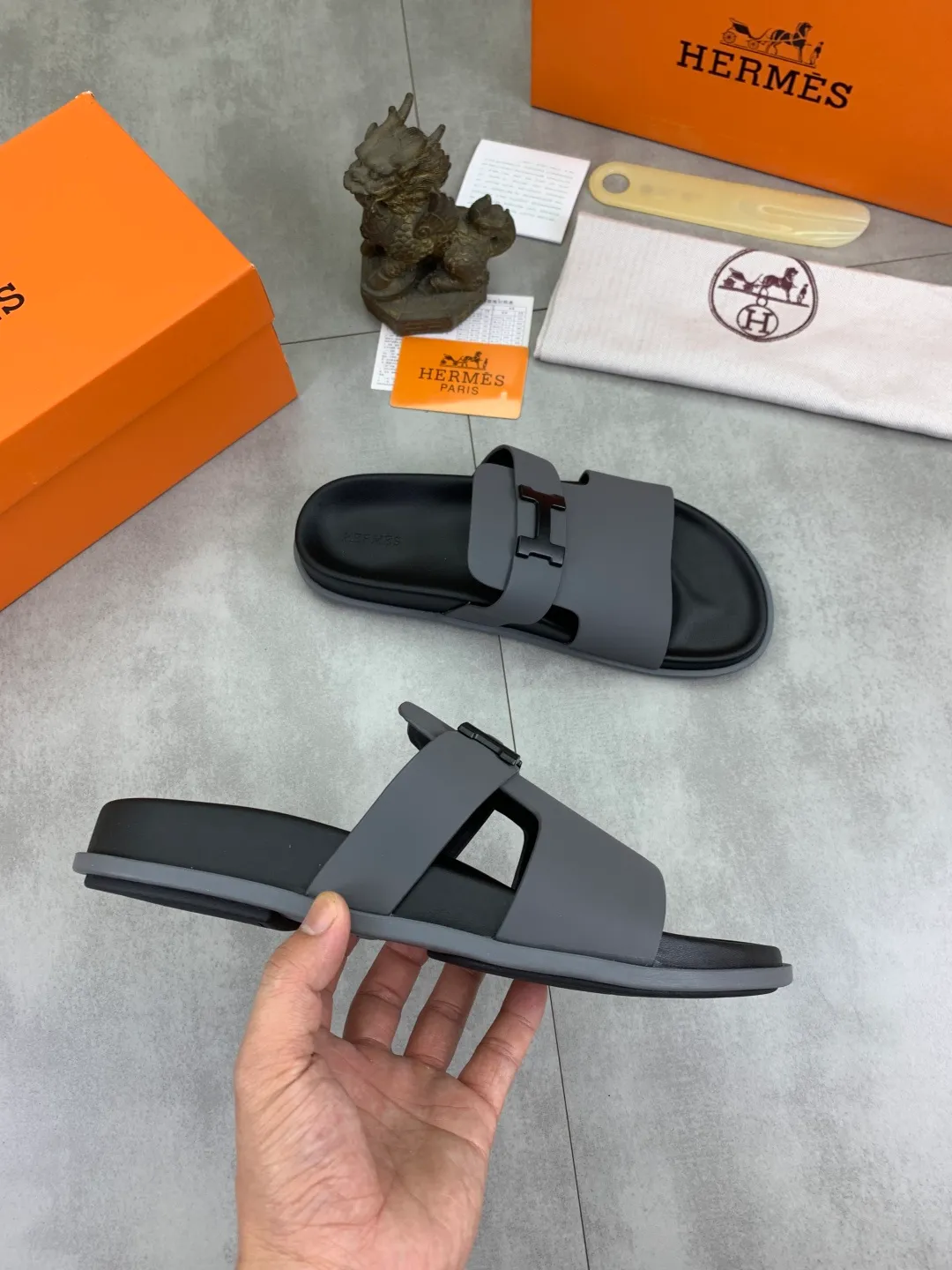 Men's shoes 💰P440 New [HERMES] high-end quality new Hermès slippers, made of imported silk calfskin, wear-resistant and non-slip rubber outsole. Fashionable and elegant code number: 39-44 (38 45 46 customized)